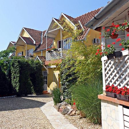 Castello Vendeg Es Apartmanhaz 에게르 외부 사진