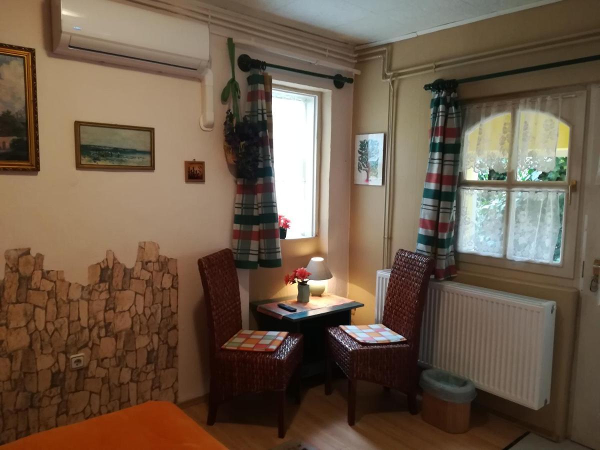 Castello Vendeg Es Apartmanhaz 에게르 외부 사진